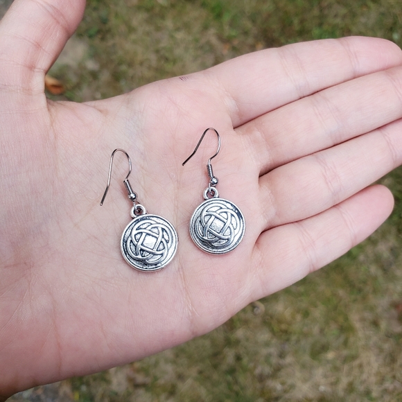 New Handmade Silver Celtic Knot Triquetra Earrings - Picture 11 of 16